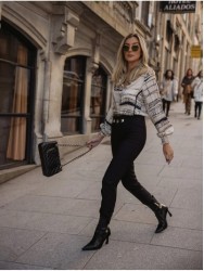Calça com três rebites personalizados