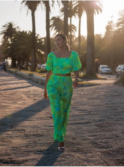 Calça estampada com elástico na cinta