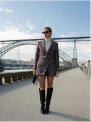 Calção curto em jacquard com detalhe de alamar