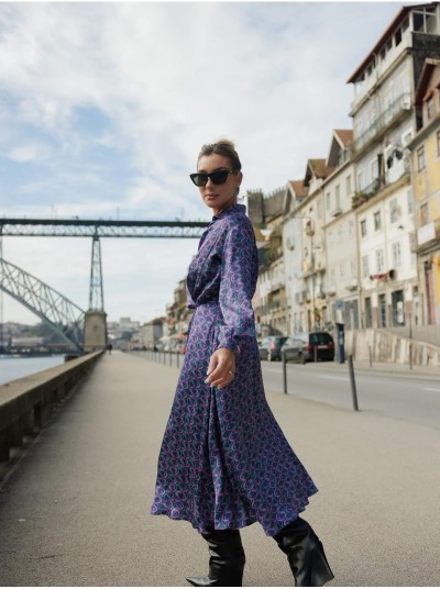 Vestido estampado com decote cruzado