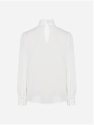 Blusa com abertura no decote e detalhe de torção