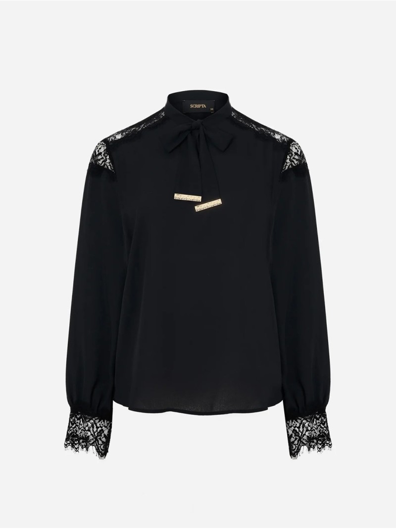 Blusa com detalhes em renda