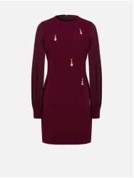Vestido com aplicações personalizadas