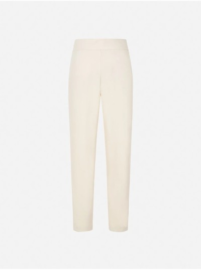 Calça com palas diagonal e rebites personalizados