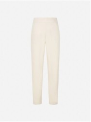 Calça com palas diagonal e rebites personalizados