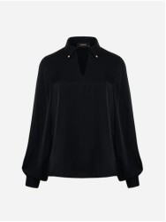 Blusa com detalhe de rebites SC na gola