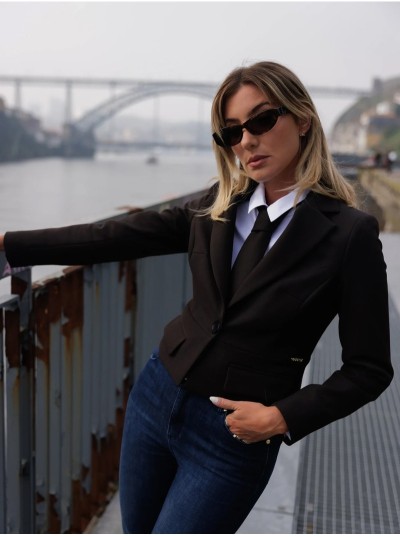 Short blazer with flaps