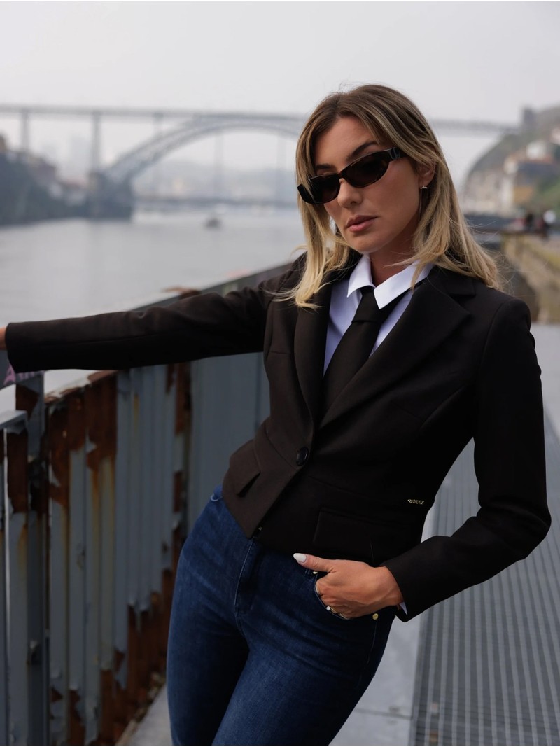 Short blazer with flaps