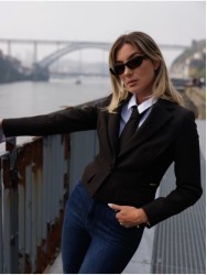 Short blazer with flaps