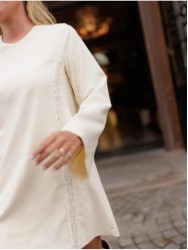 Vestido corte em A e detalhe de fita fantasia