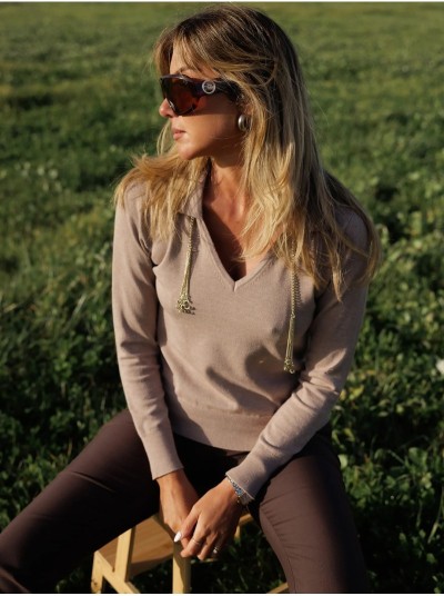 Camisola com detalhe de corrente personalizada