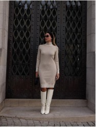 Vestido em malha com desenho monograma