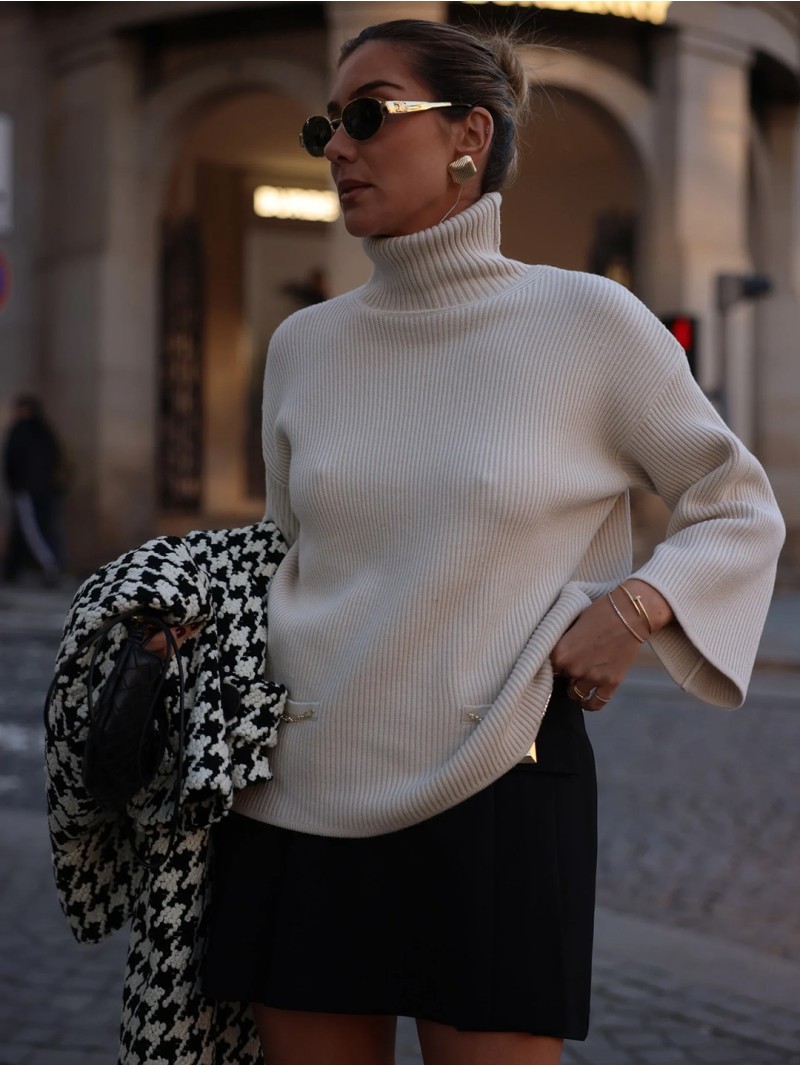 Ribbed effect sweater with chain detail