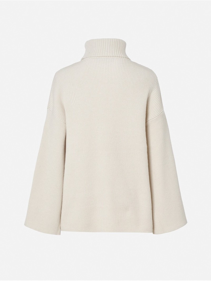 Ribbed effect sweater with chain detail