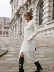 Vestido com pormenor de abertura no fundo