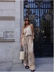 Fluid printed trousers with a straight cut