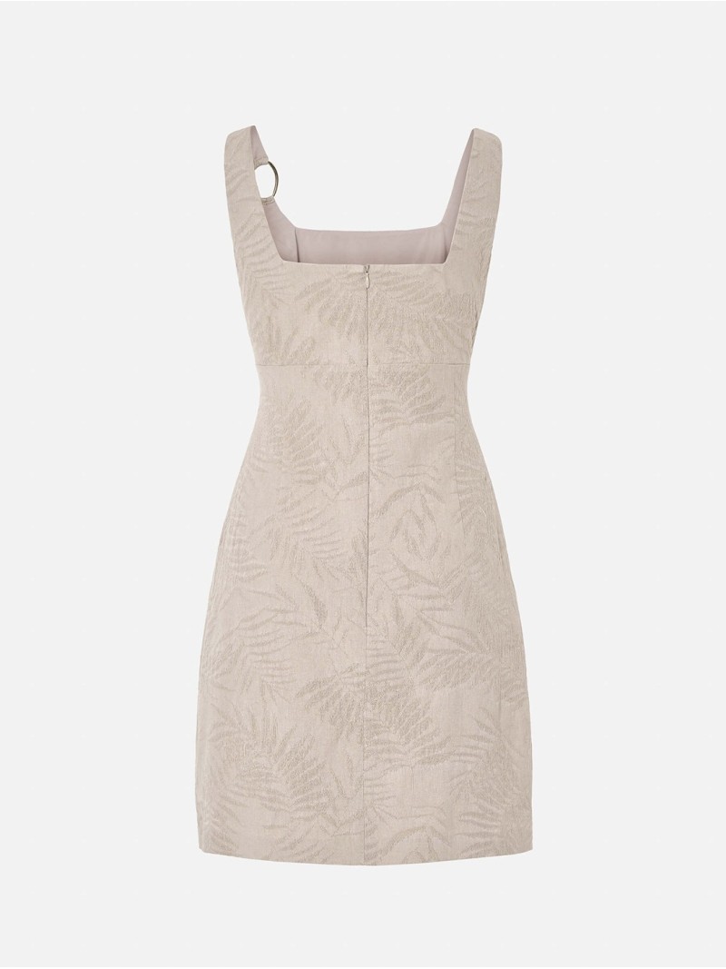 Vestido curto com detalhe de aplicação na alça