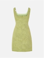 Vestido curto com detalhe de aplicação na alça