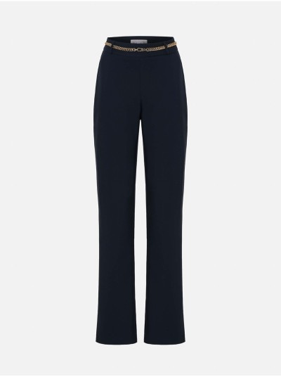 Trousers with a fitted cut and a personalized chai