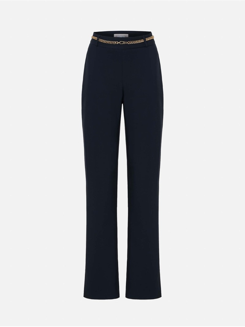 Trousers with a fitted cut and a personalized chai