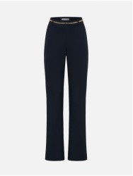 Trousers with a fitted cut and a personalized chai