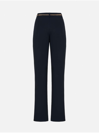 Trousers with a fitted cut and a personalized chai