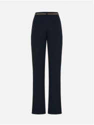 Trousers with a fitted cut and a personalized chai