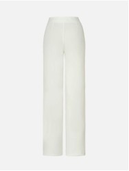 Calça com pormenores em renda