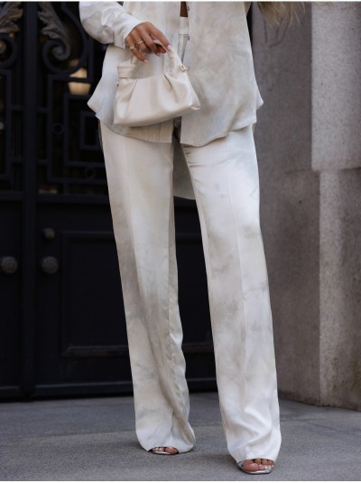 Fluid printed trousers with a straight cut