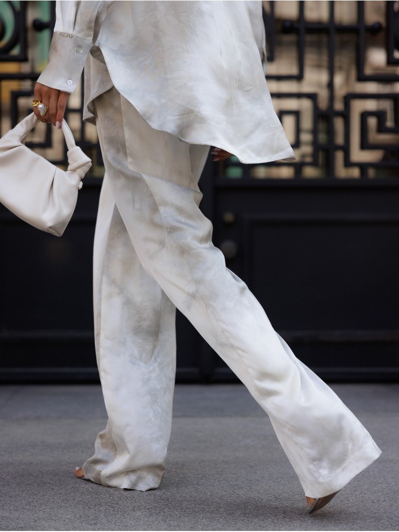 Calça estampada fluída de corte reto