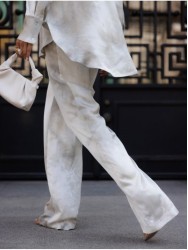 Fluid printed trousers with a straight cut