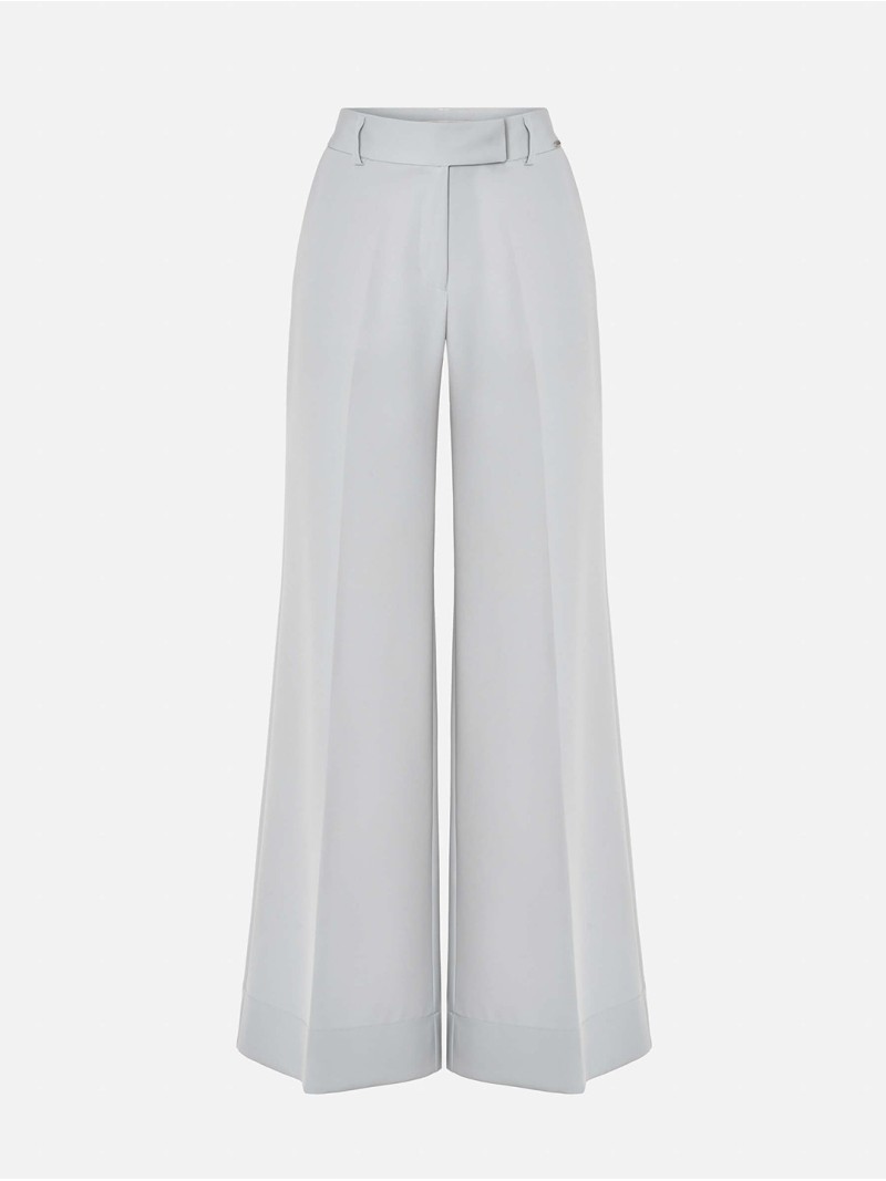 Plain trousers with a wide-leg cut