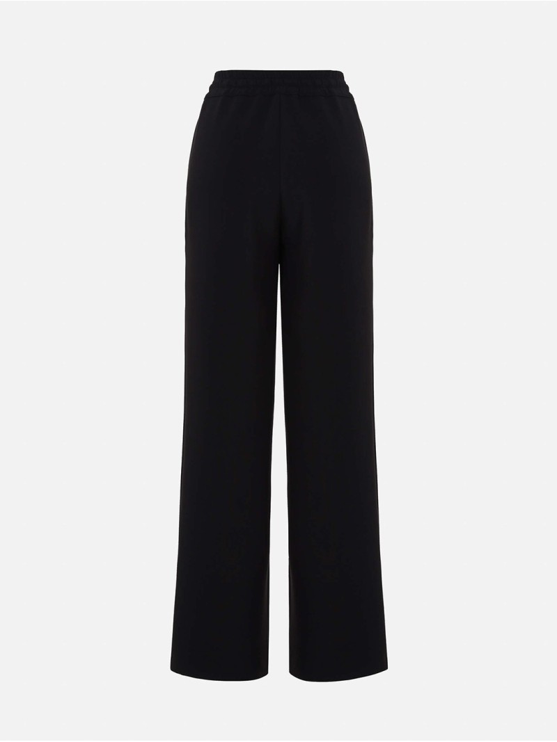 Calça lisa com pregas e elástico na cinta
