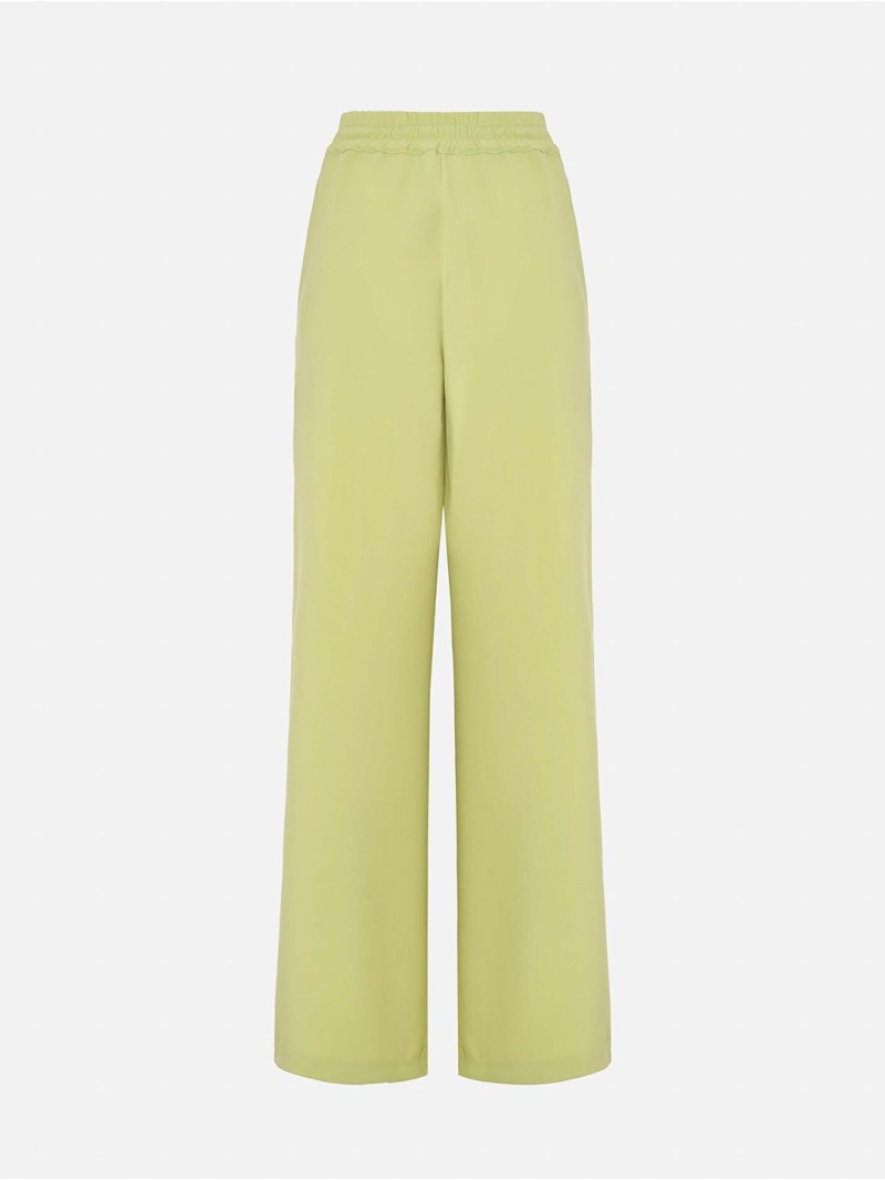 Calça lisa com pregas e elástico na cinta
