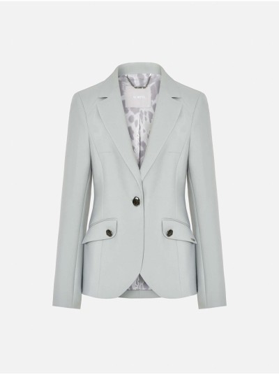 Blazer com detalhe de botões nos bolsos