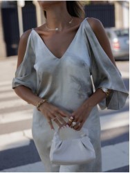 Vestido midi estampado com aberturas nas mangas