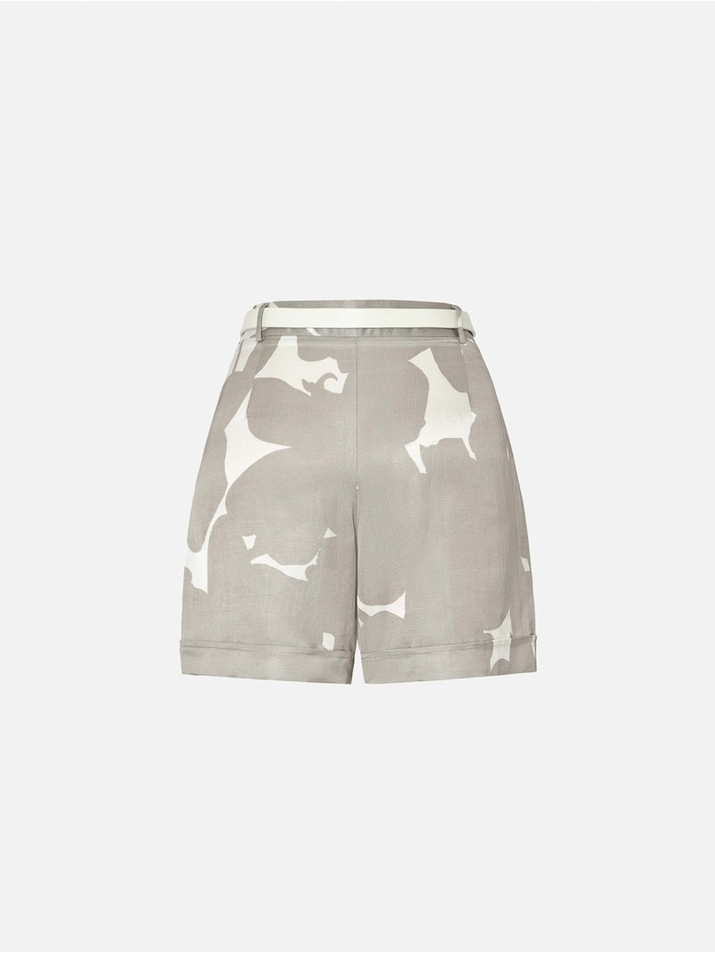 Printed shorts with a personalized belt