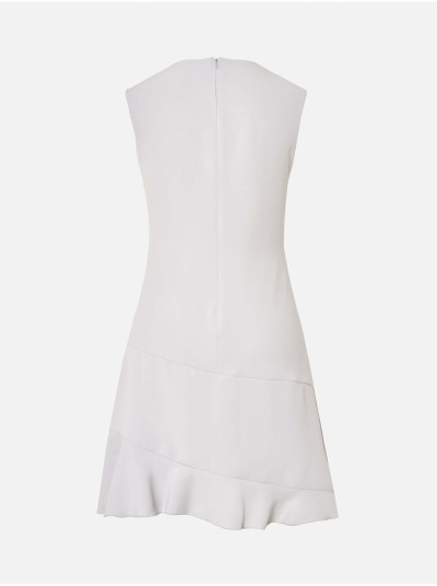 Vestido com mini folho e corrente no decote