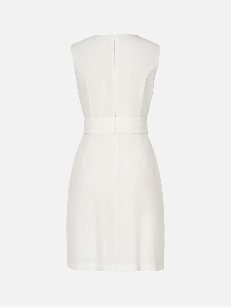 Vestido curto com pormenor de botões