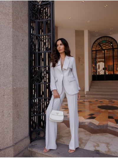 Straight-cut trousers in solid fabric