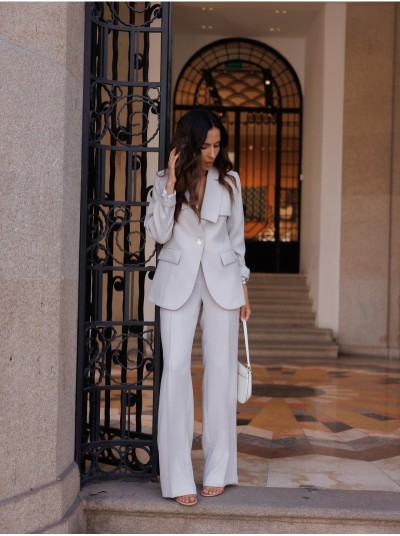 Straight-cut trousers in solid fabric