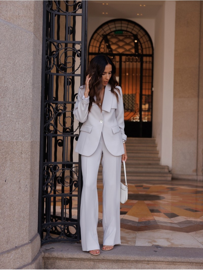 Straight-cut trousers in solid fabric