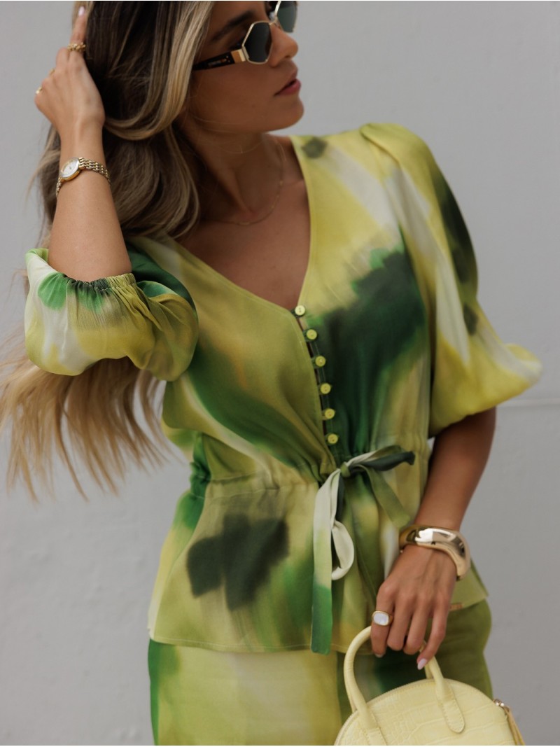 Blusa estampada com botões na frente