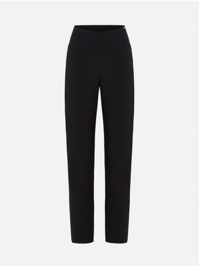 Calça de cintura subida e perneira justa