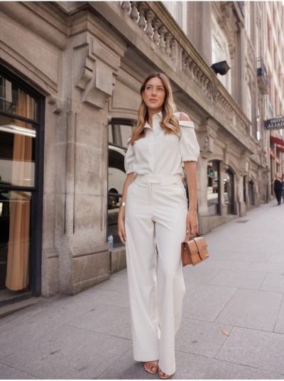 Blouse with shoulder cut-out details