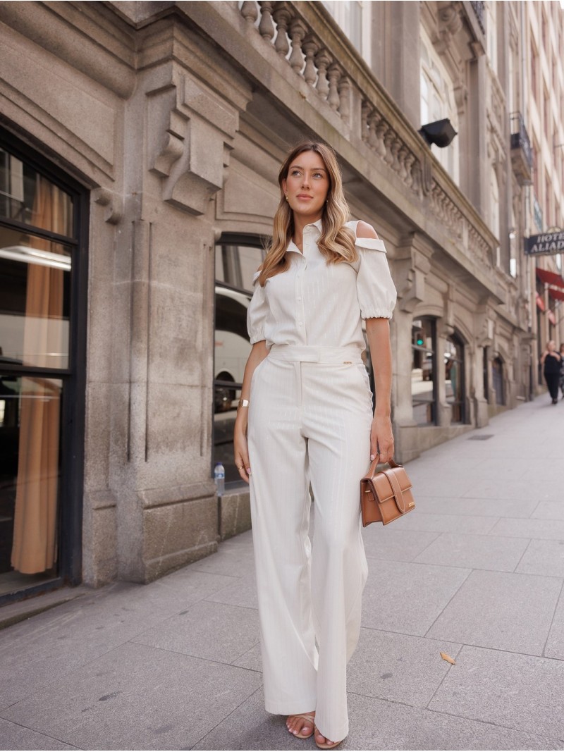 Blouse with shoulder cut-out details