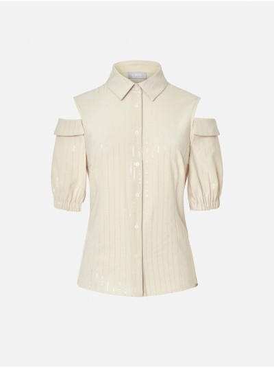 Blusa com detalhe de aberturas nos ombros