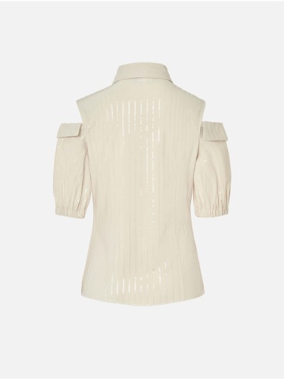 Blusa com detalhe de aberturas nos ombros