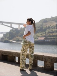 Calça comprida estampada de fitting reto