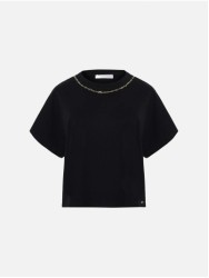 T-shirt com detalhe de corrente personalizada